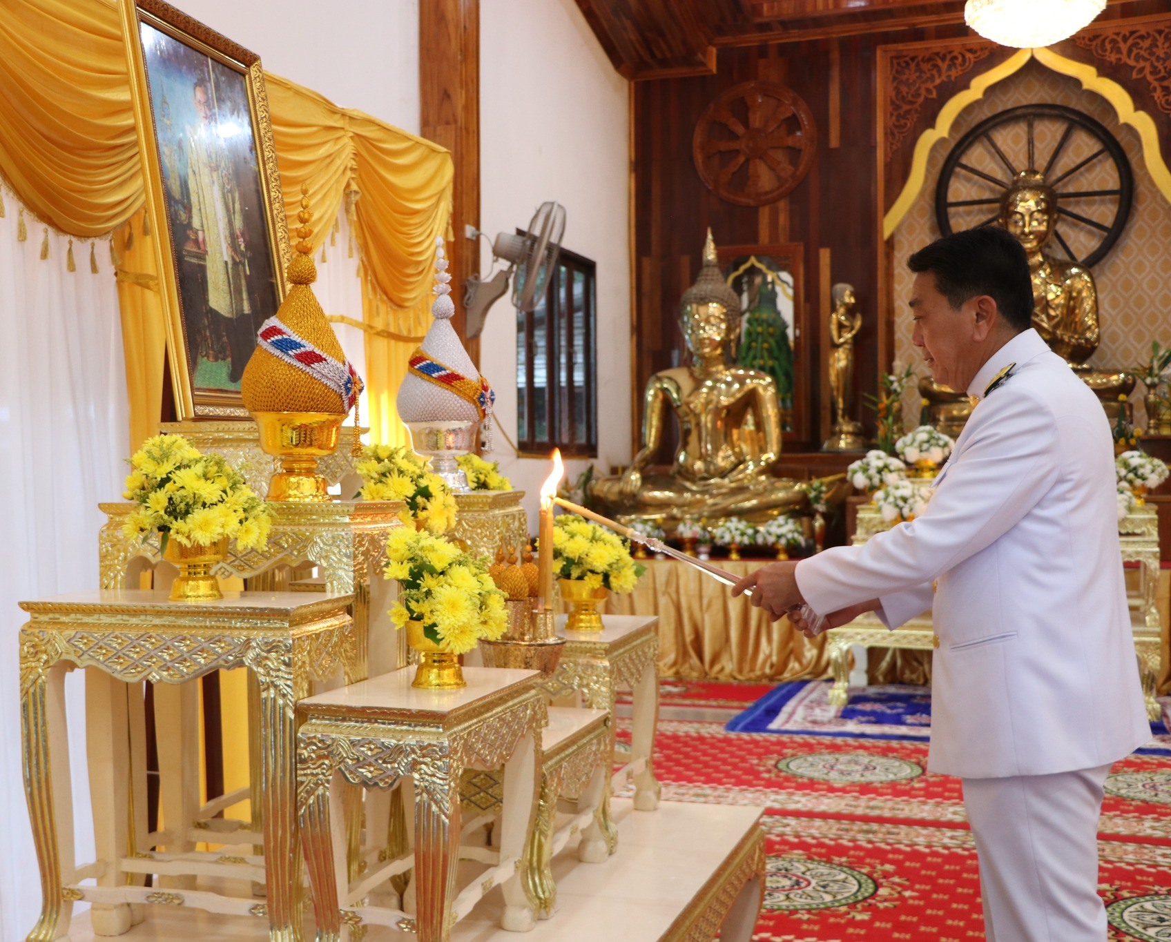 จังหวัดบึงกาฬจัดพิธีสวดพระพุทธมนต์และทำบุญตักบาตรถวายเป็นพระราชกุศลแด่ในหลวงรัชกาลที่ 9 เนื่องในวัน &ldquo;นวมินทรมหาราช&rdquo; ประจำปี 2568