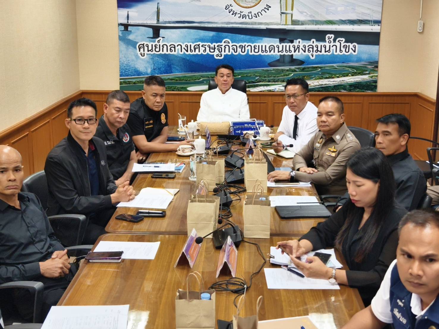 จังหวัดบึงกาฬเข้าร่วมประชุมซักซ้อมเตรียมความพร้อมอำนวยความสะดวกประชาชนร่วมกิจกรรมแสดงความอาลัยถวายเป็นพระราชกุศลแด่สมเด็จพระพันปีหลวง