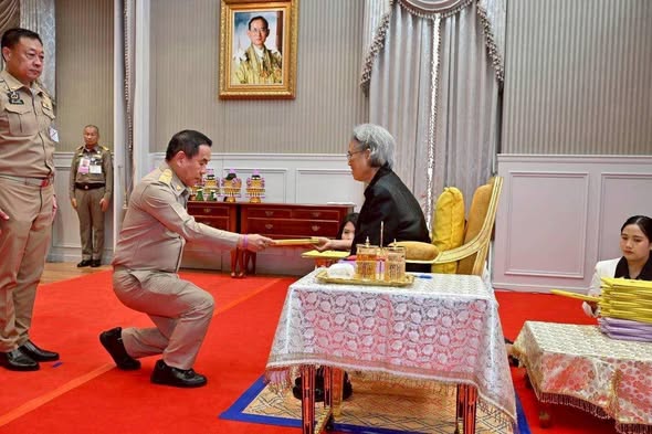 ผู้ว่าราชการจังหวัดบึงกาฬ พร้อมนายกเหล่ากาชาดจังหวัดบึงกาฬ เข้าเฝ้ารับพระราชทานเกียรติบัตรการแต่งตั้ง และเข็มกลัดอักษรพระนามาภิไธย &ldquo;สธ.&rdquo; ณ สภากาชาดไทย