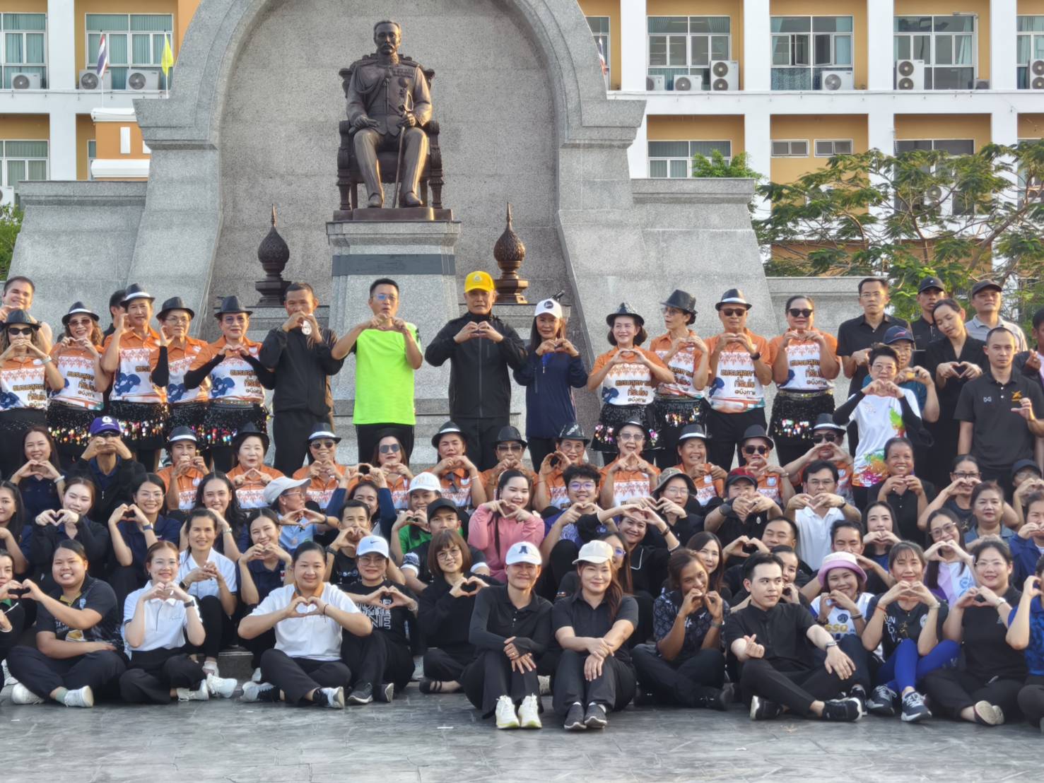 รองผู้ว่าราชการจังหวัดบึงกาฬนำข้าราชการและเจ้าหน้าที่ร่วมกิจกรรมออกกำลังกายวันพุธ สร้างเสริมสุขภาพกายใจที่แข็งแรง