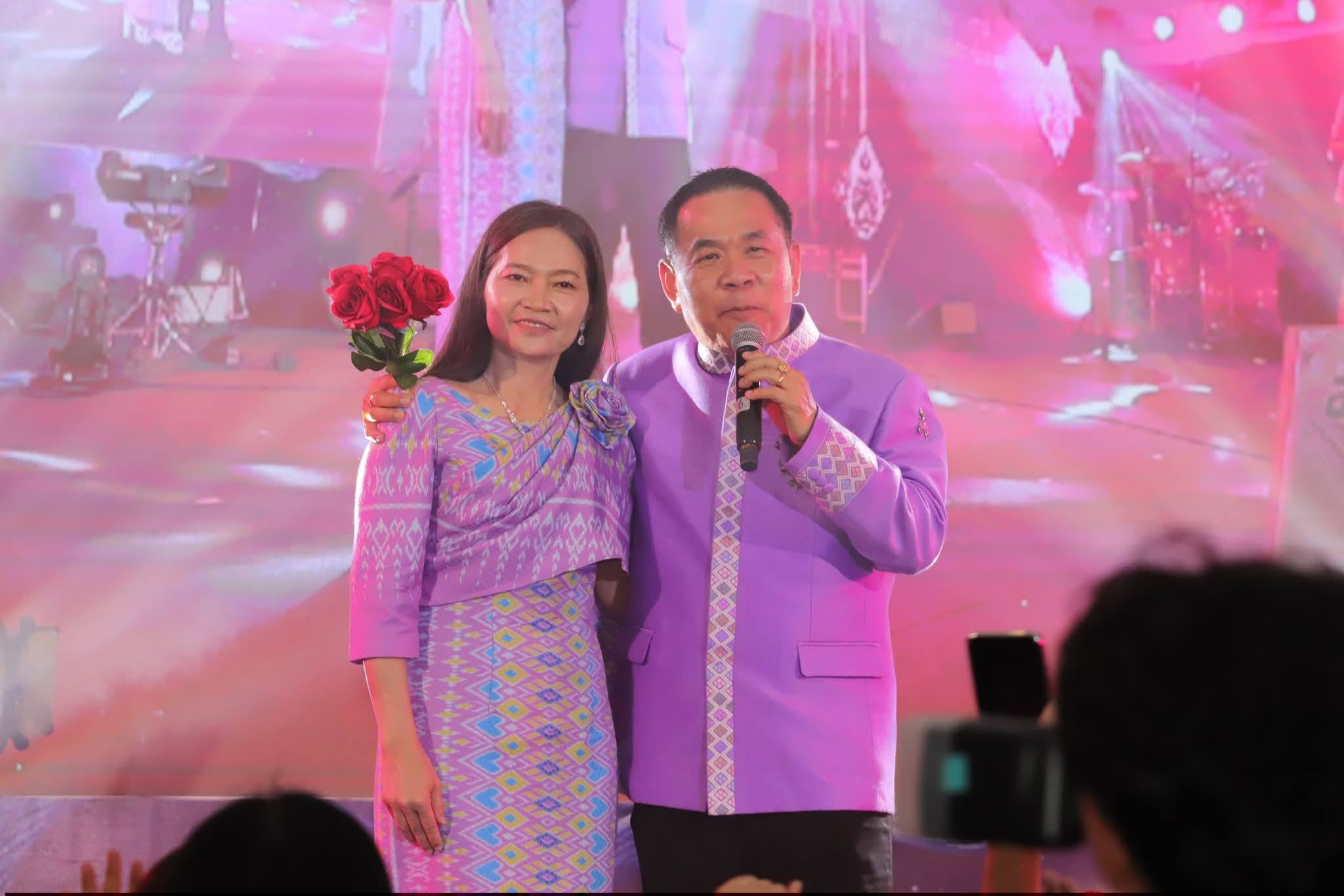 หัวหน้าส่วนราชการโชว์พลังเสียง! เปิดเวทีประกวดร้องเพลง พร้อมการแสดงโดรนแปรอักษรสุดตระการตา ในงานวันสถาปนาจังหวัดบึงกาฬ