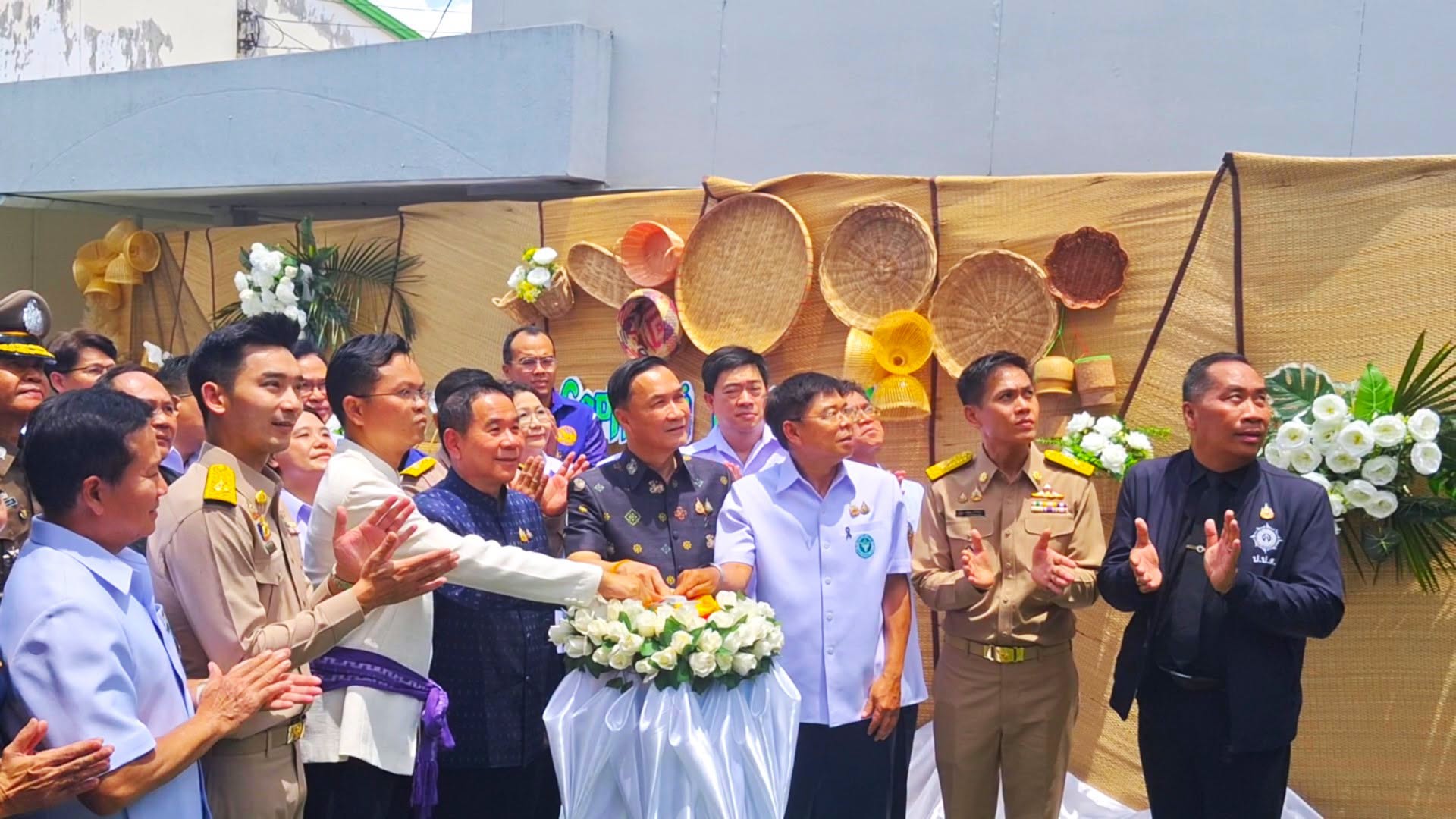 รองนายกฯ เปิดศูนย์บำบัดผู้ป่วยจิตเวชจากยาเสพติด อ.โซ่พิสัย จ.บึงกาฬ นำร่องภายใต้นโยบาย 1 อำเภอ 1 ศูนย์บำบัด 
