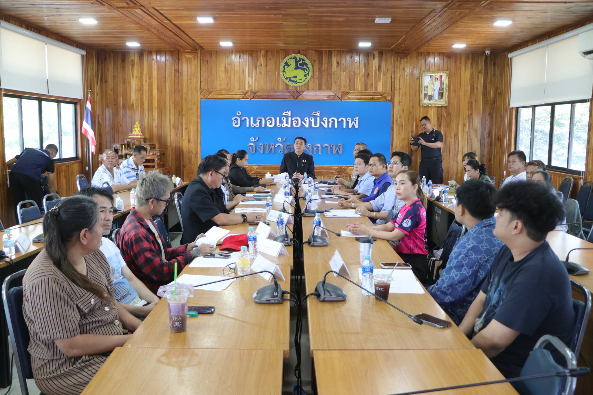อำเภอเมืองบึงกาฬจัดประชุมขับเคลื่อนมาตรการจัดระเบียบสถานประกอบการในพื้นที่ เน้นย้ำปฏิบัติตามบันทึกข้อตกลงความร่วมมือ (MOU) และปฏิบัติตามกฎหมาย สร้างความปลอดภัยแก่ประชาชน 